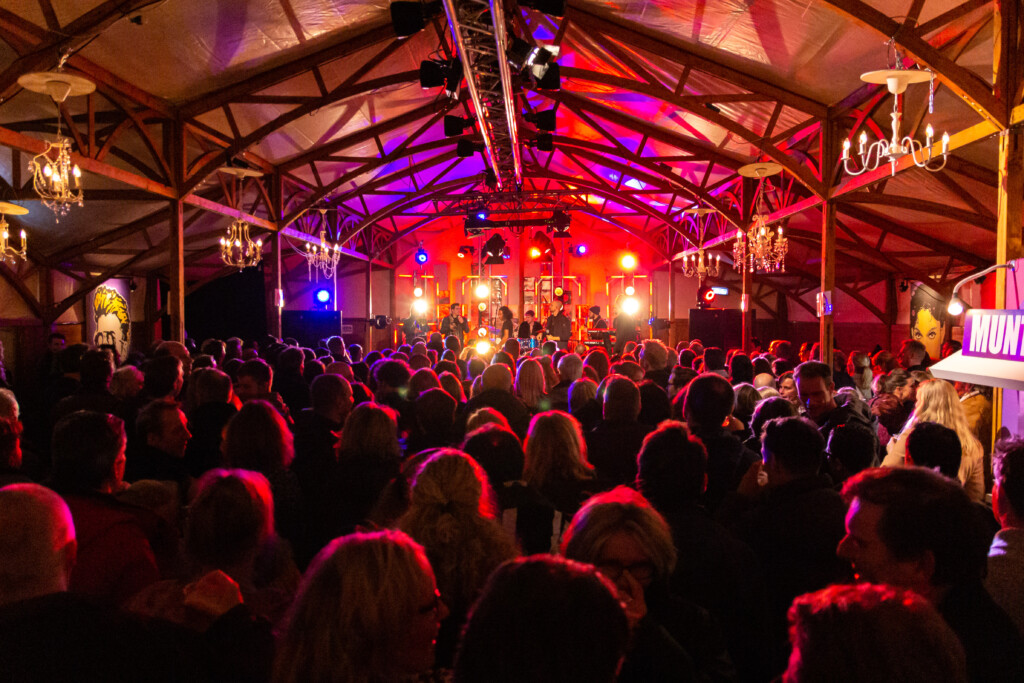 In de tent op het Marktplein Hilversum